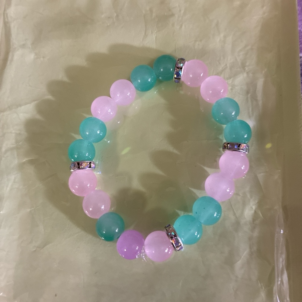 Chic Beaded Bracelet in Pink and Green